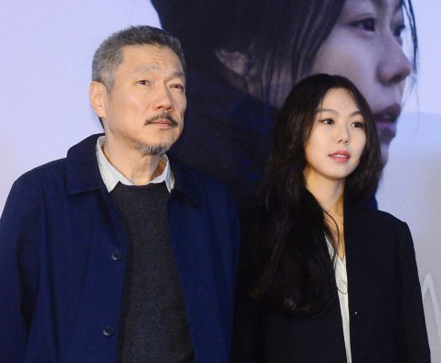 ♥만삭 김민희 숨었지만, 홍상수 간담회 언급 "영화에 필요한 인원" [종…