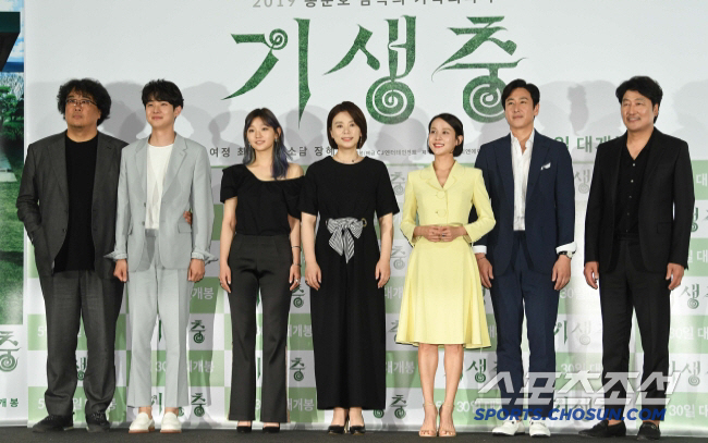 [인터뷰⑥] 봉준호 감독 "故이선균→김새론 죽음 안타까워…잘못에 대한 관…