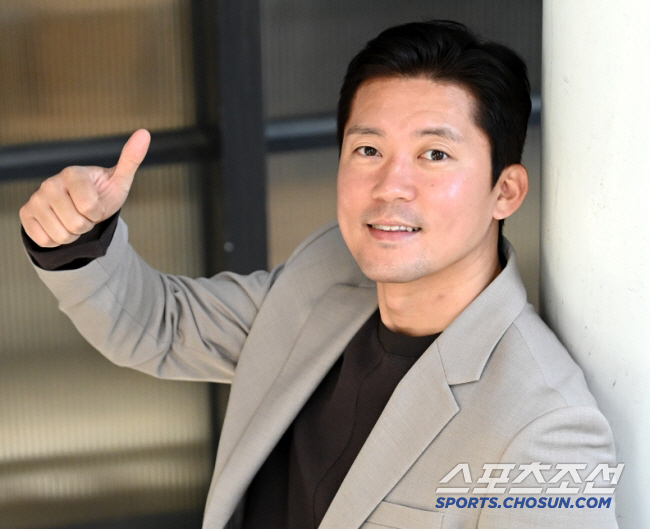 [공식] 'MBC 퇴사' 김대호, 원헌드레드 전속 계약…이수근·이승기와 …