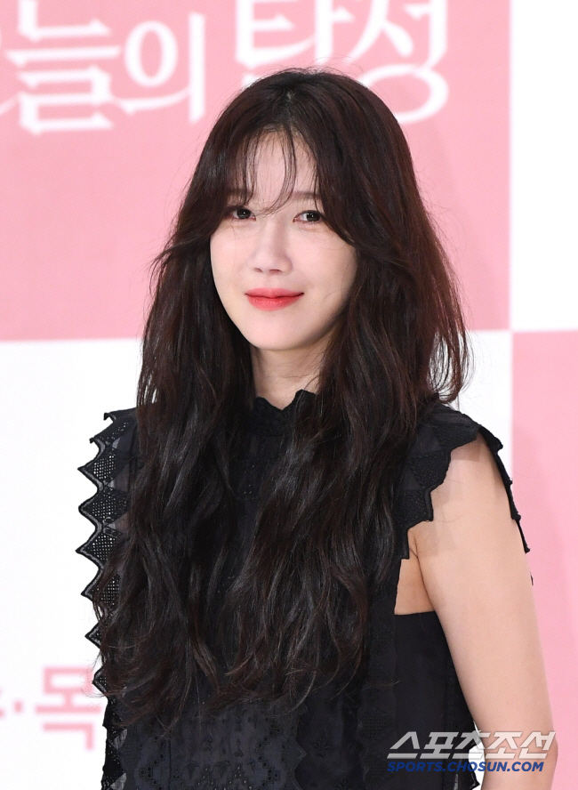 이지아 "조부 친일행위 사죄...부모와 연 끊어 350억 상속 분쟁 관련…