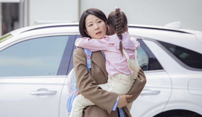 전혜진, '故이선균 사별 1년여만' 드라마로 복귀한다...대치동 열혈맘 …