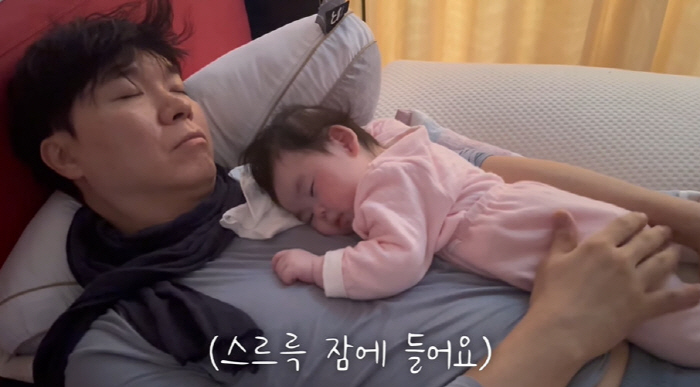 '김다예♥' 박수홍, 4개월 딸 자랑에 바쁜 '팔불출 아빠'..."집중력…
