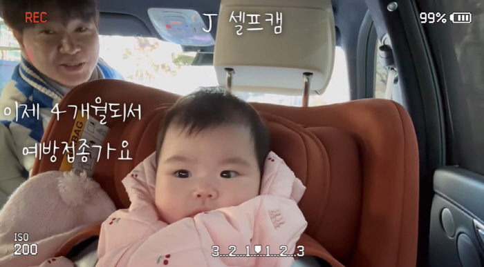 '김다예♥' 박수홍, 4개월 딸 자랑에 바쁜 '팔불출 아빠'..."집중력…
