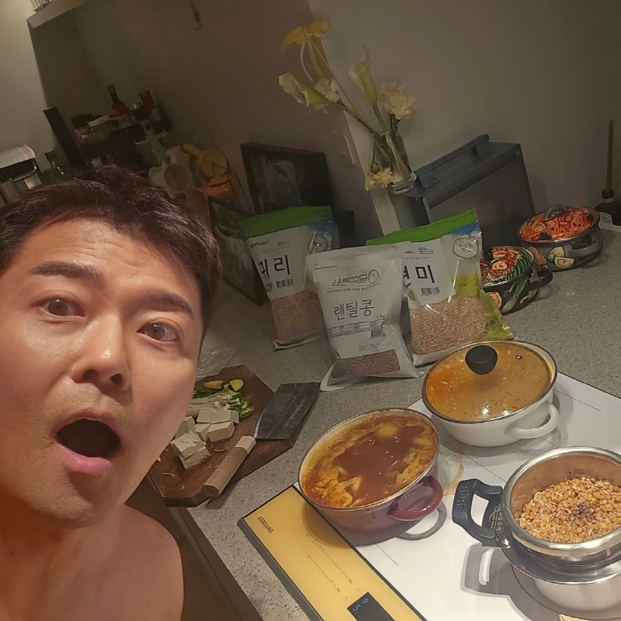 전현무 "상의 탈의+저속노화 식단 공개...저속한 노화 식단이라고" ('…