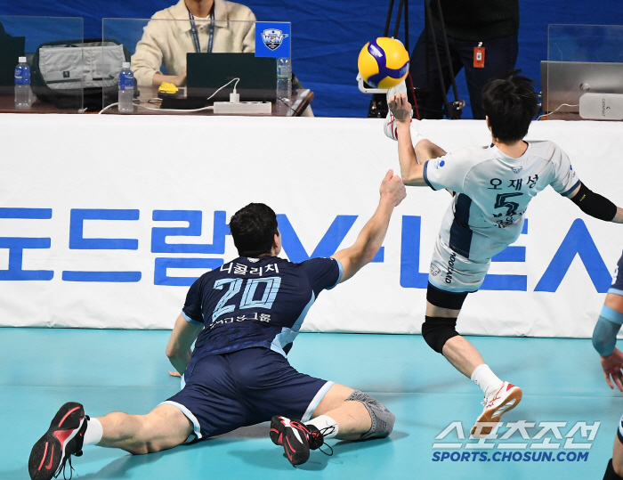 '역대 최강' 현대캐피탈 사상 첫 5라운드 1위 확정. 7년만에 1위 탈…
