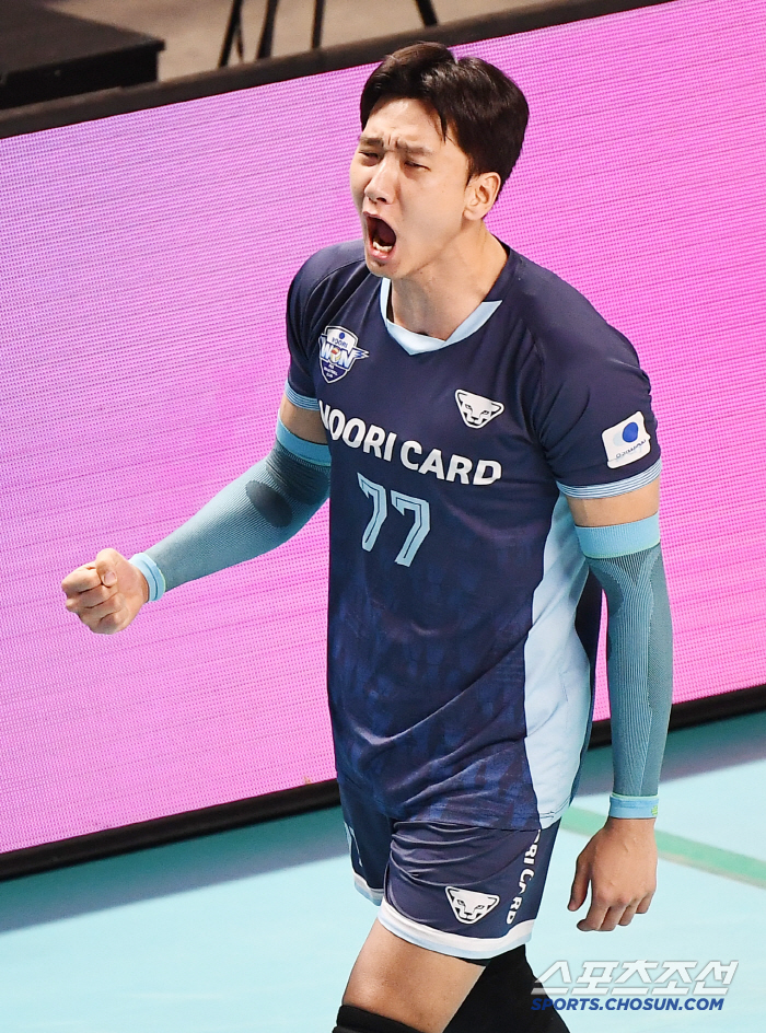 '역대 최강' 현대캐피탈 사상 첫 5라운드 1위 확정. 7년만에 1위 탈…