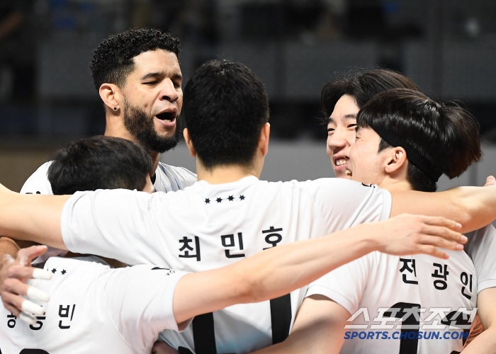 '역대 최강' 현대캐피탈 사상 첫 5라운드 1위 확정. 7년만에 1위 탈…