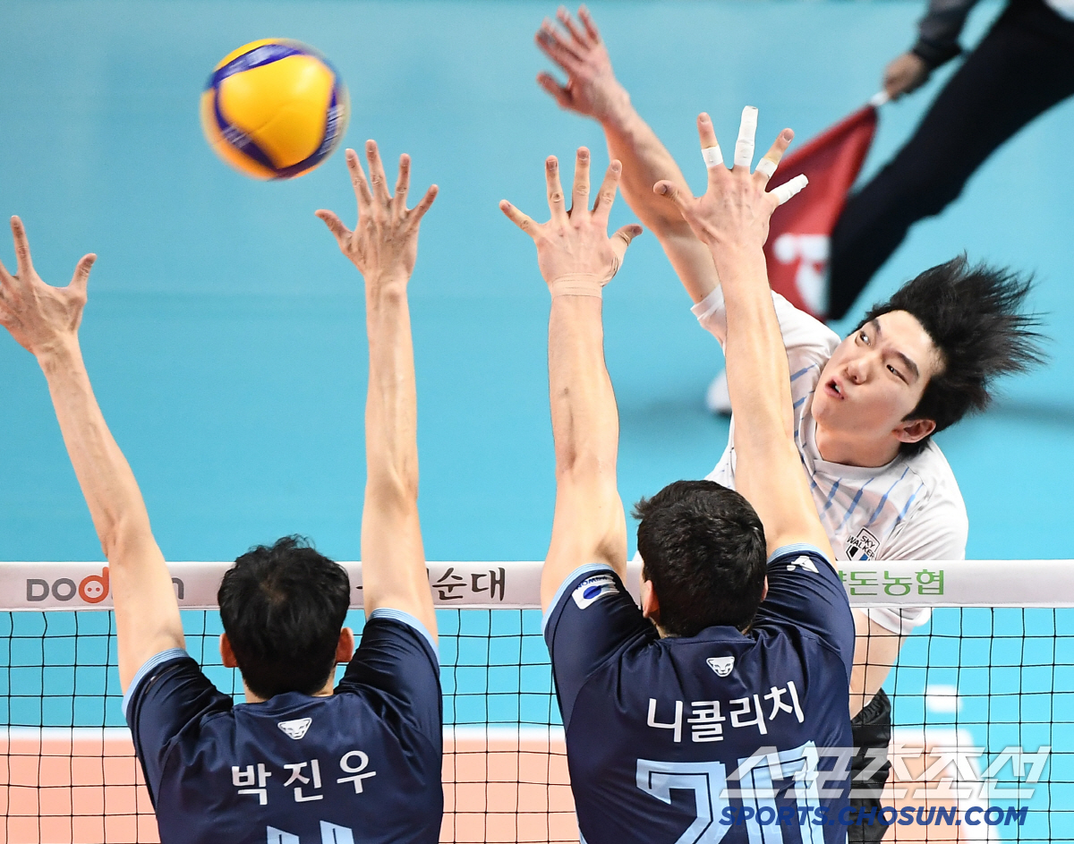 '역대 최강' 현대캐피탈 사상 첫 5라운드 1위 확정. 7년만에 1위 탈…