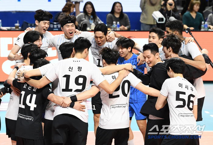 '끝내 5라운드에 끝' 부임 첫해 코보컵 우승→7년만에 정규리그 1위. …