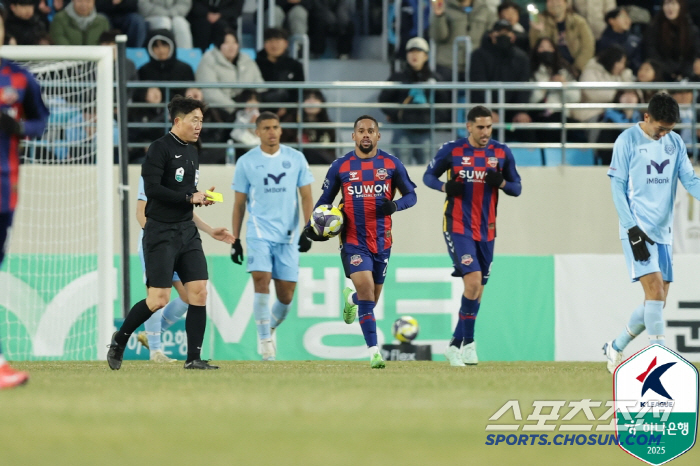 김은중 수원FC 감독"싸박 플레이 첫경기보다 나아져...무게감 있는 공격…