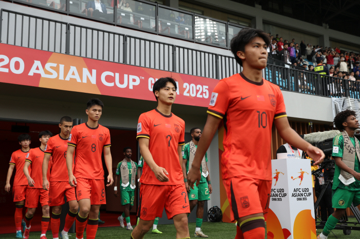 중국 축구의 눈물…"40년만에 등장한 정상적인 팀"이라던 中 U20, 2…