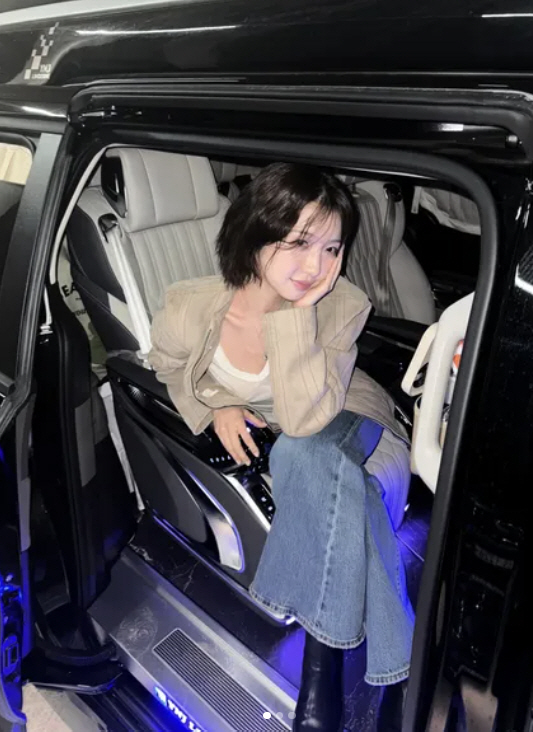 [SCin스타]주현영, 다리 꼬고 찍었는데…감탄 부르는 청바지 자태