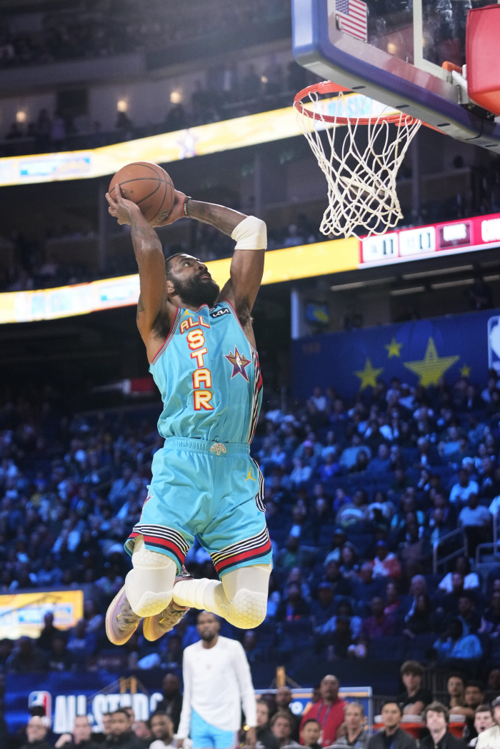 '최고 계륵'의 반전. 내년 시즌 NBA FA 최고 선수 카이리 어빙. 3년의 극과 극 변화. 과연 무슨 일이?