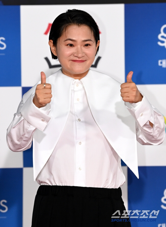 [종합]'플레이브 비하 논란' 김신영, 결국 조카에 SOS…"이름 외우는 중"