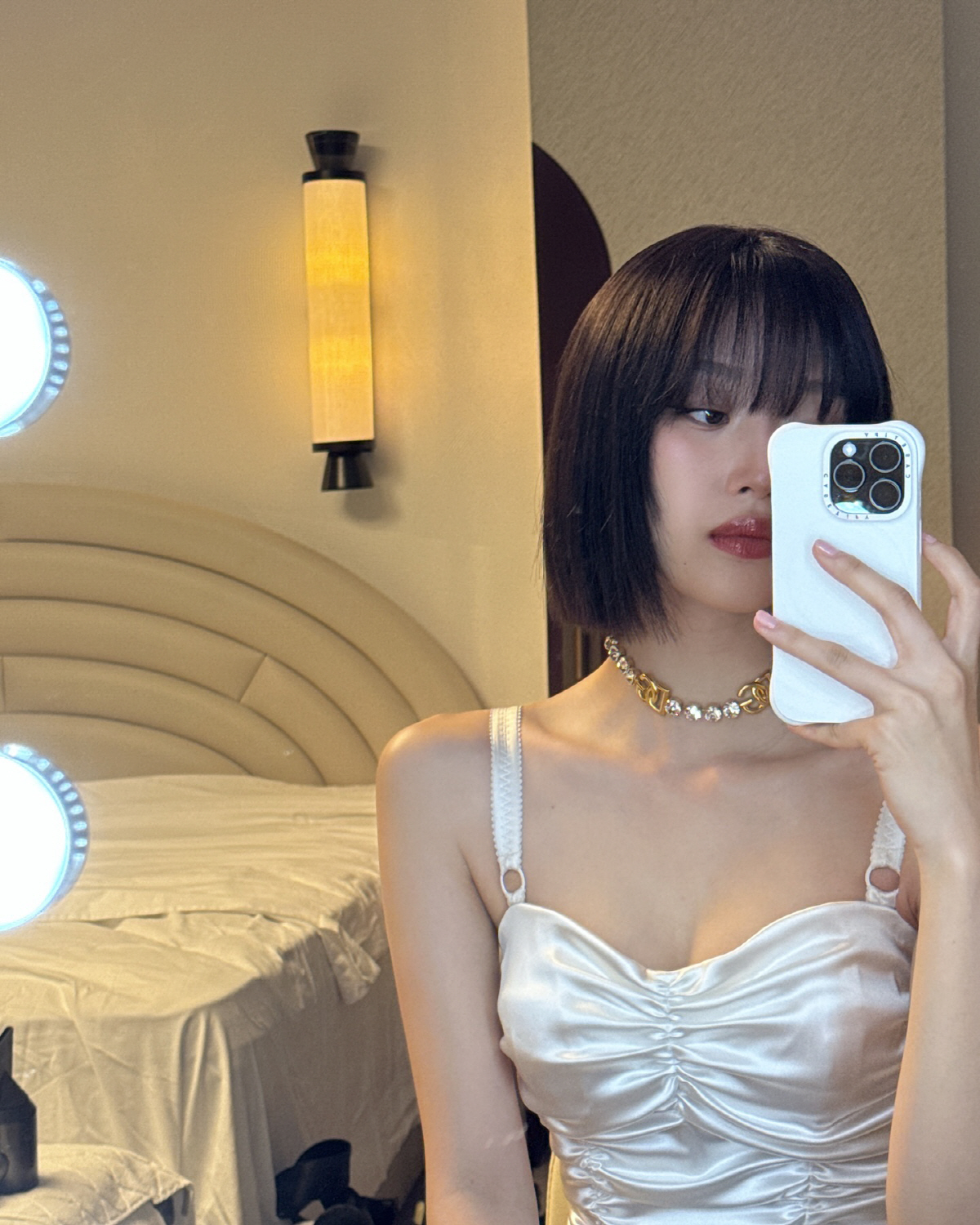 문가영, 섹시美 폭발 파격 의상에 ''숨멎'…'똑단발로 이게 가능해?'