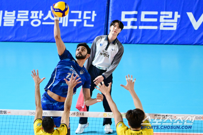 '7년째 봄배구 실패' 이름만 명가. 감독의 각오 "피나는 노력으로 기량…