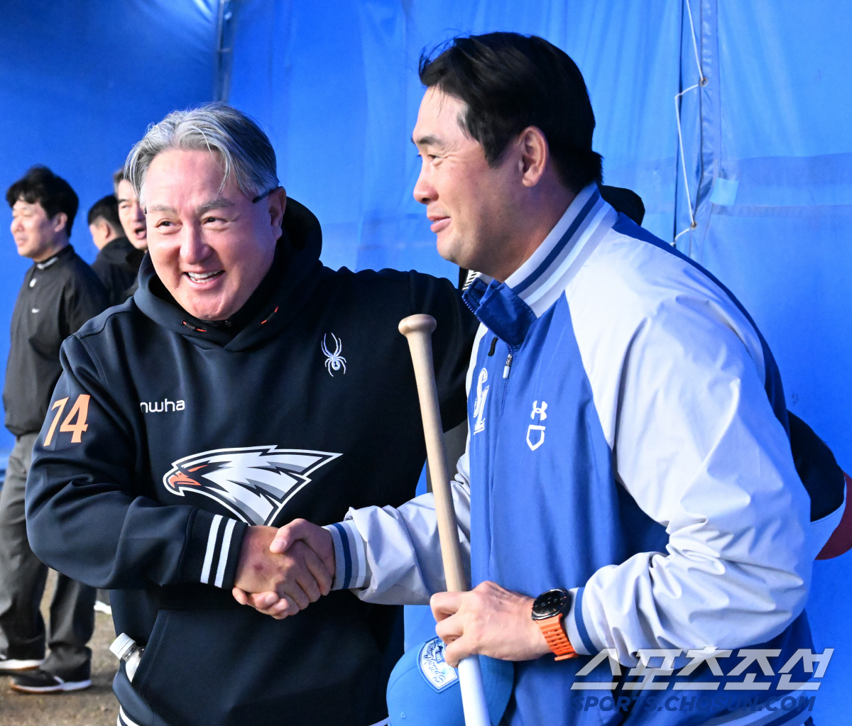 올해는 '오키나와의 저주'인가...비 오고 너무 춥다, 이상 기후에 '속…