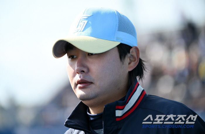 "두산 위로 가야죠" 자신감 충만 → 1년차 '롯데맨'의 포부, 친정팀 겨냥한 이유는 [여기는 미야자키]
