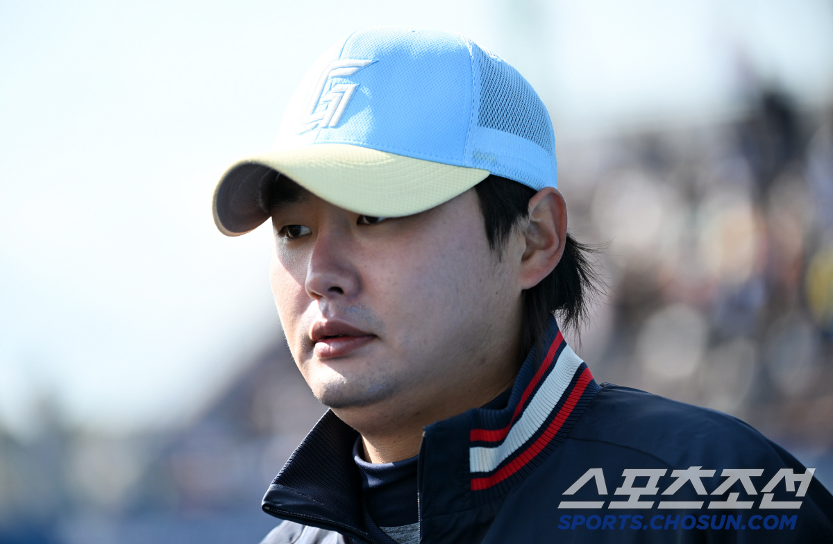 "두산 위로 가야죠" 자신감 충만 → 1년차 '롯데맨'의 포부, 친정팀 …