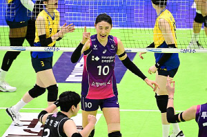 흥국생명 김연경·KB손보 비예나, 프로배구 5라운드 MVP