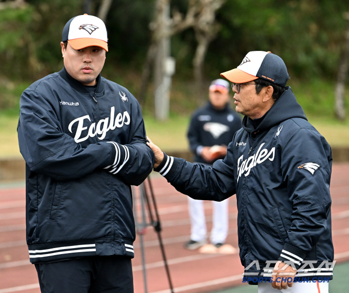 '78억 투자' 친정팀 대결은 다음으로…한화, KBO 맞대결 돌입 '엄-…