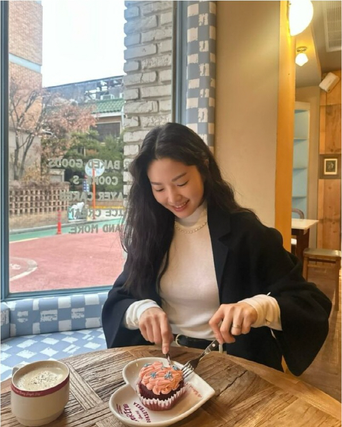 [SCin스타] 남편 앞 미소…전진♥류이서, 달달한 카페 데이트