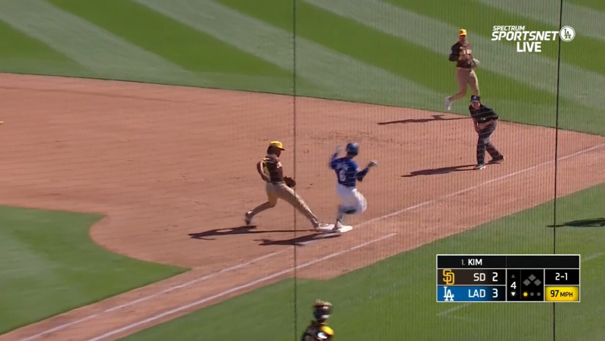 'ML 첫 안타+첫 중견수 수비도 척척' 김혜성, 슈퍼 유틸리티 검증 착…