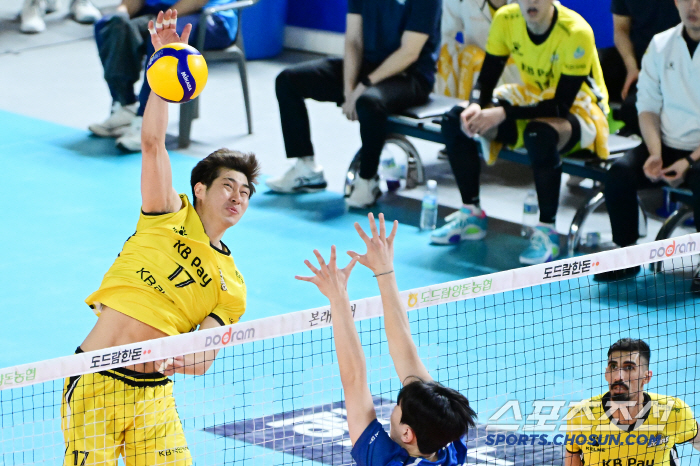 '멀쩡한 나경복 휴식→황경민 13점 폭발→8연승→2위와 1점차' 부임 후…