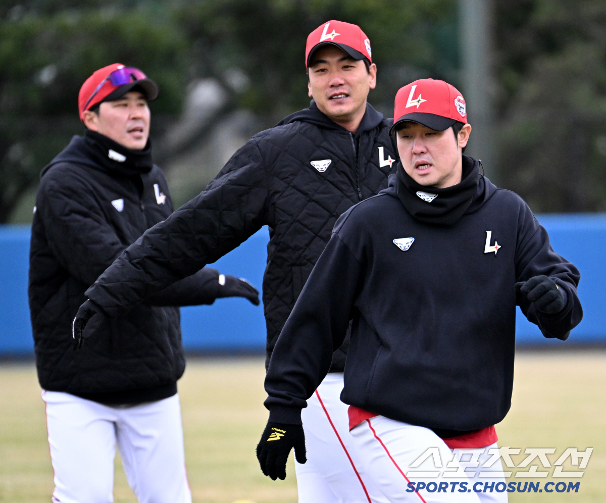 최정 합류에 함박웃음 지은 캡틴 김광현, 오키나와 캠프도 즐겁게 시작[S…