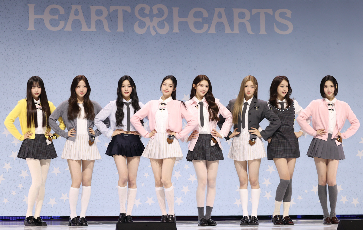 [SC현장]"롤모델은 소녀시대"…하츠투하츠, 18년만 SM 다인원 걸그룹…