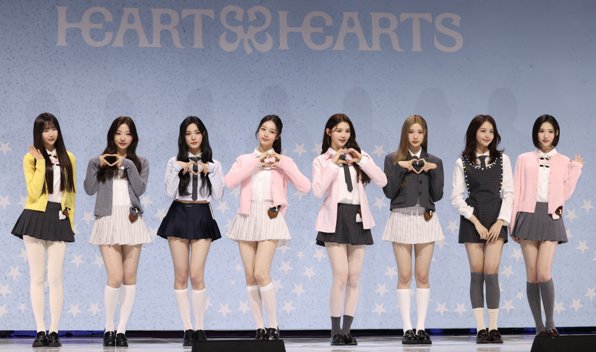[SC현장]"롤모델은 소녀시대"…하츠투하츠, 18년만 SM 다인원 걸그룹…