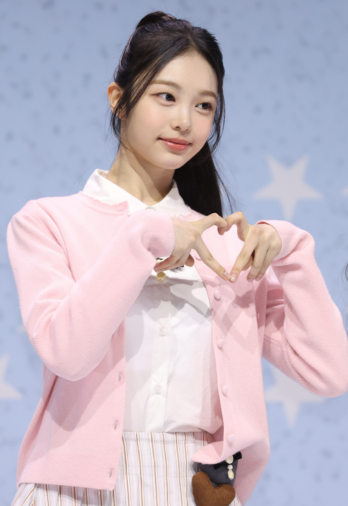 [SC현장]"롤모델은 소녀시대"…하츠투하츠, 18년만 SM 다인원 걸그룹…