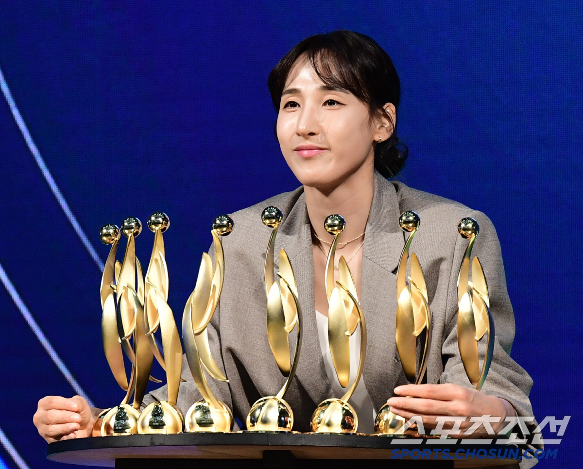 116표 만장일치 '여자농구 퀸' 성장하는 1990년생 MVP 김단비, …