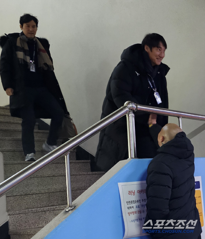 "기성용X김주영" 차두리 화성 감독,프로데뷔전 찾은 의리의 '서울'손님들