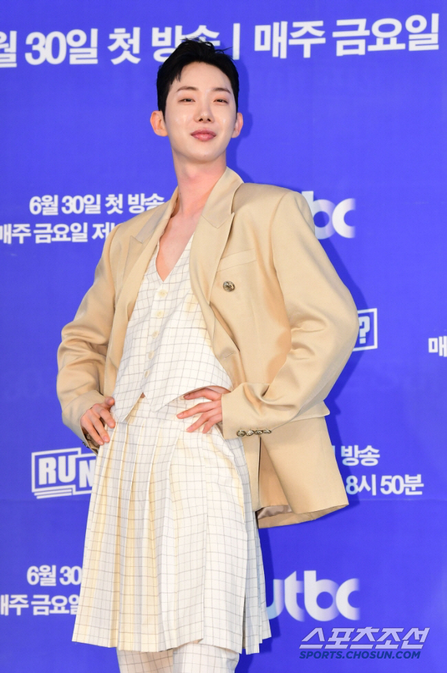 [공식] 조권 측 "신상정보 이용해 금전 협박, 선처없는 법적대응"(전문…