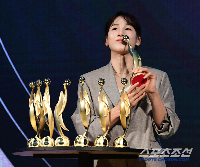 '상복터졌네' 정규리그 시상 8관왕 김단비, 라운드MVP '유종의 미'도 장식했다…이윤미는 생애 첫 MIP