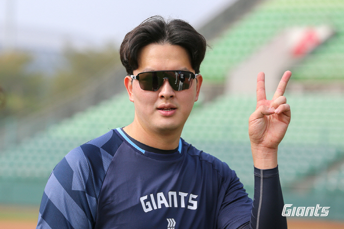"고향팀 KIA 우승, 축하는 했지만…" 사실상 롯데 종신, 장발 아닌 …