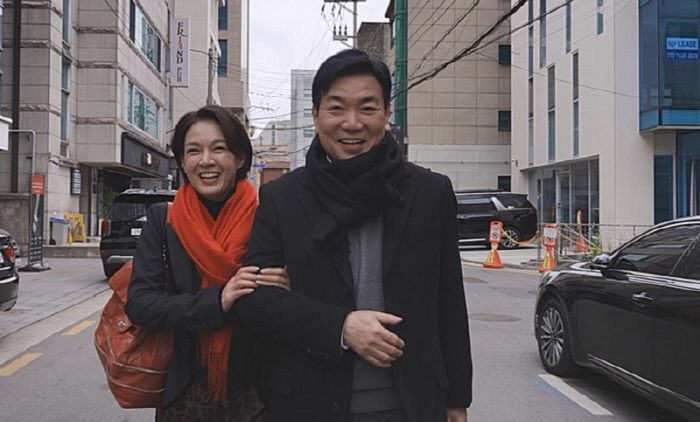"나랑 결혼해 줄래?"…김일우, '7세 연하'♥박선영에 '깜짝' 프러포즈…