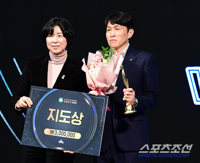 '亞 3위 추락' 빨간불 들어온 女 농구, 가장 행복한 순간 외친 쓴 현…