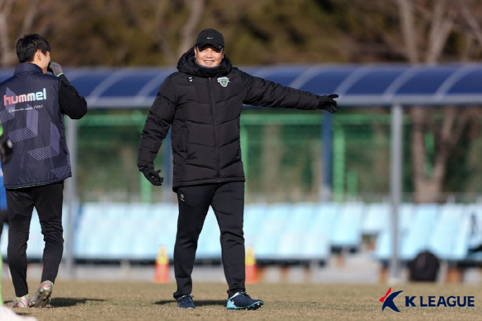 [단독]'헤발슛' 이정수-'거미손' 이운재, 식사마 사단 전격합류…베트남…
