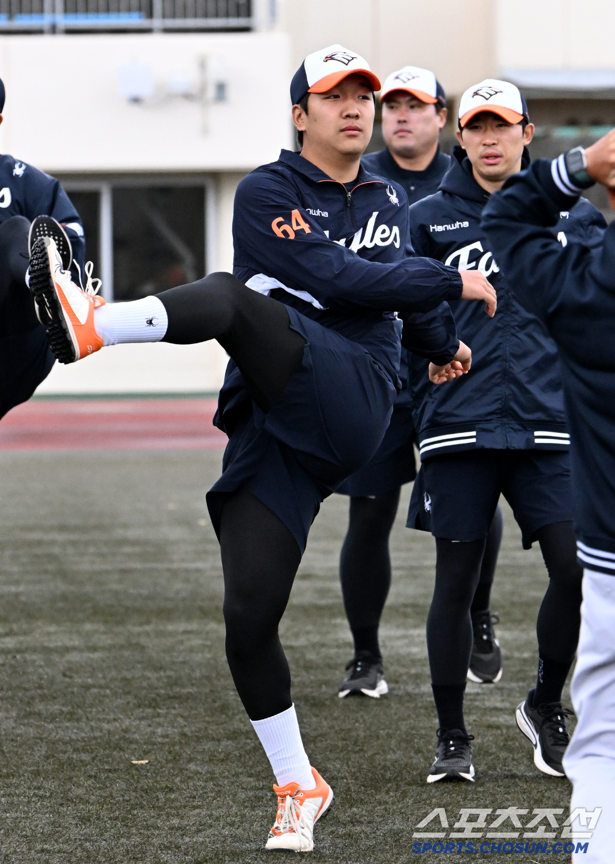 챔피언 KIA 만나 1이닝 2K '압살'...물건, 물건 하더니 진짜 '…