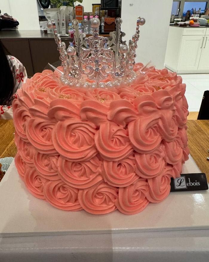 '장동건♥' 고소영, 164억 家서 딸 생일파티...왕관 케이크 준비한 …