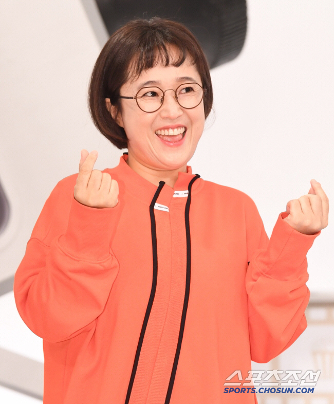 CEO 송은이, '100억 이익' 소속사 어쩌나...건강 빨간불 켜졌다 …
