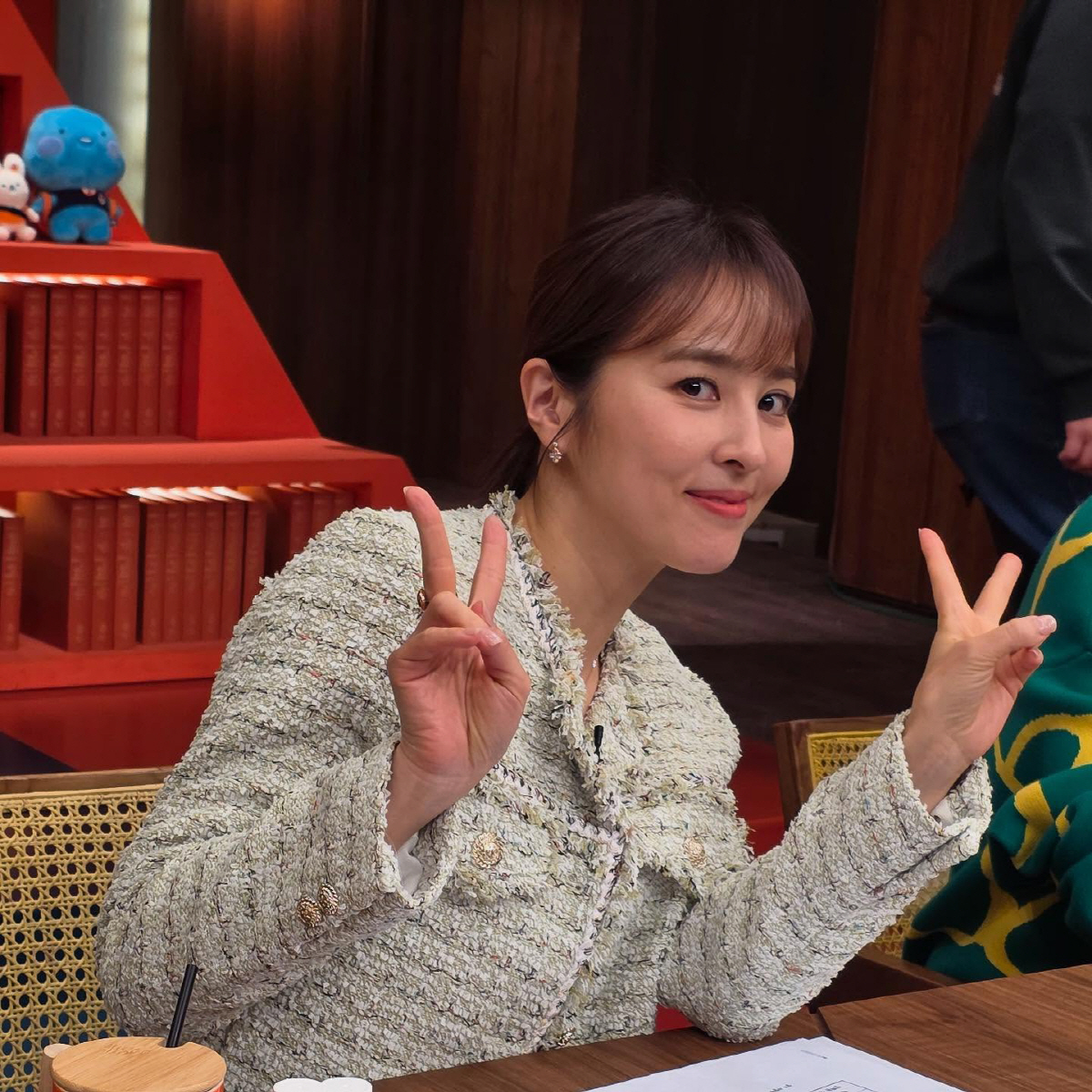 [SCin스타] 한혜진, 전현무와 브이… '티처스' 시즌2 복귀 비하인드…