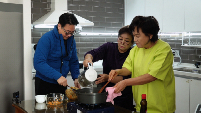 '미혼부 고백' 윤다훈 "무명시절 방송국 앞에서 매일 서있었다…덕분에 '…