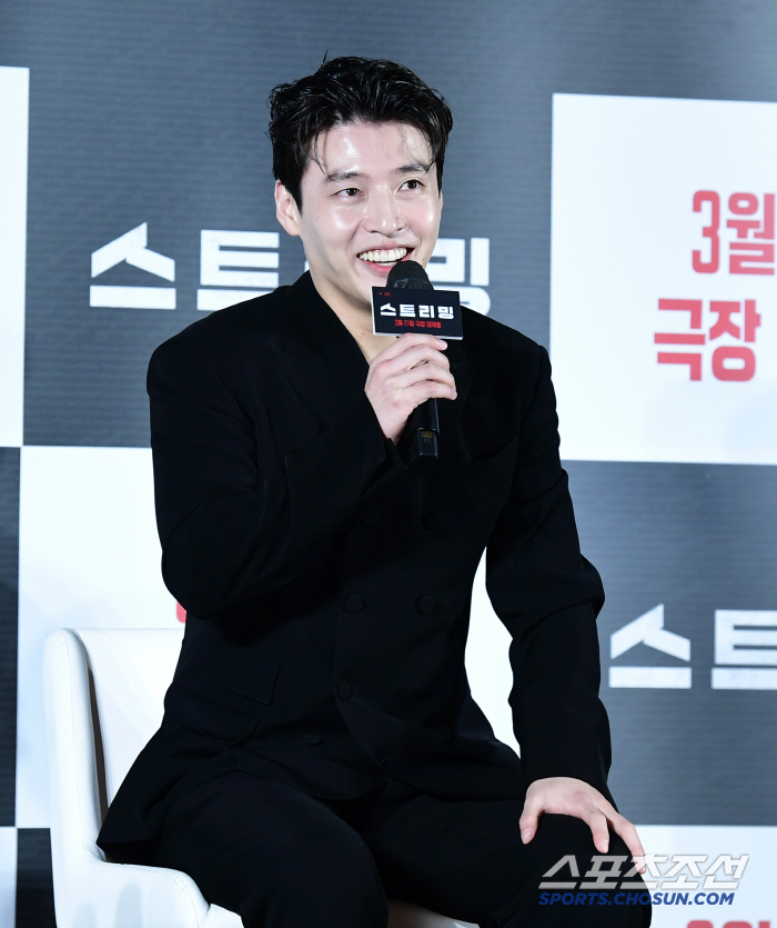 [SC현장] "더 똑바로 살아야겠다 다짐"…'스트리밍' 강하늘 원맨쇼, …