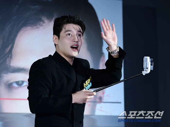 [SC현장] "더 똑바로 살아야겠다 다짐"…'스트리밍' 강하늘 원맨쇼, …