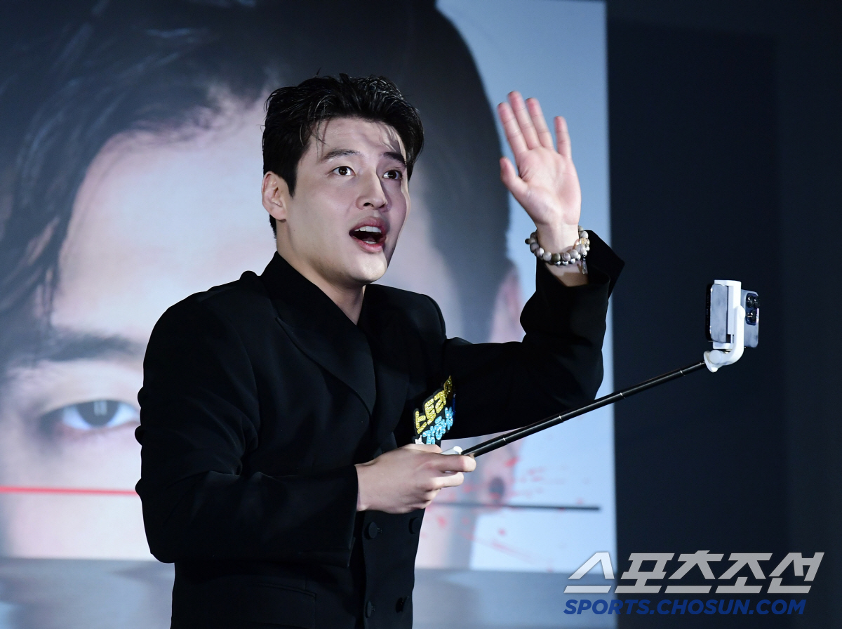[SC현장] "더 똑바로 살아야겠다 다짐"…'스트리밍' 강하늘 원맨쇼, …