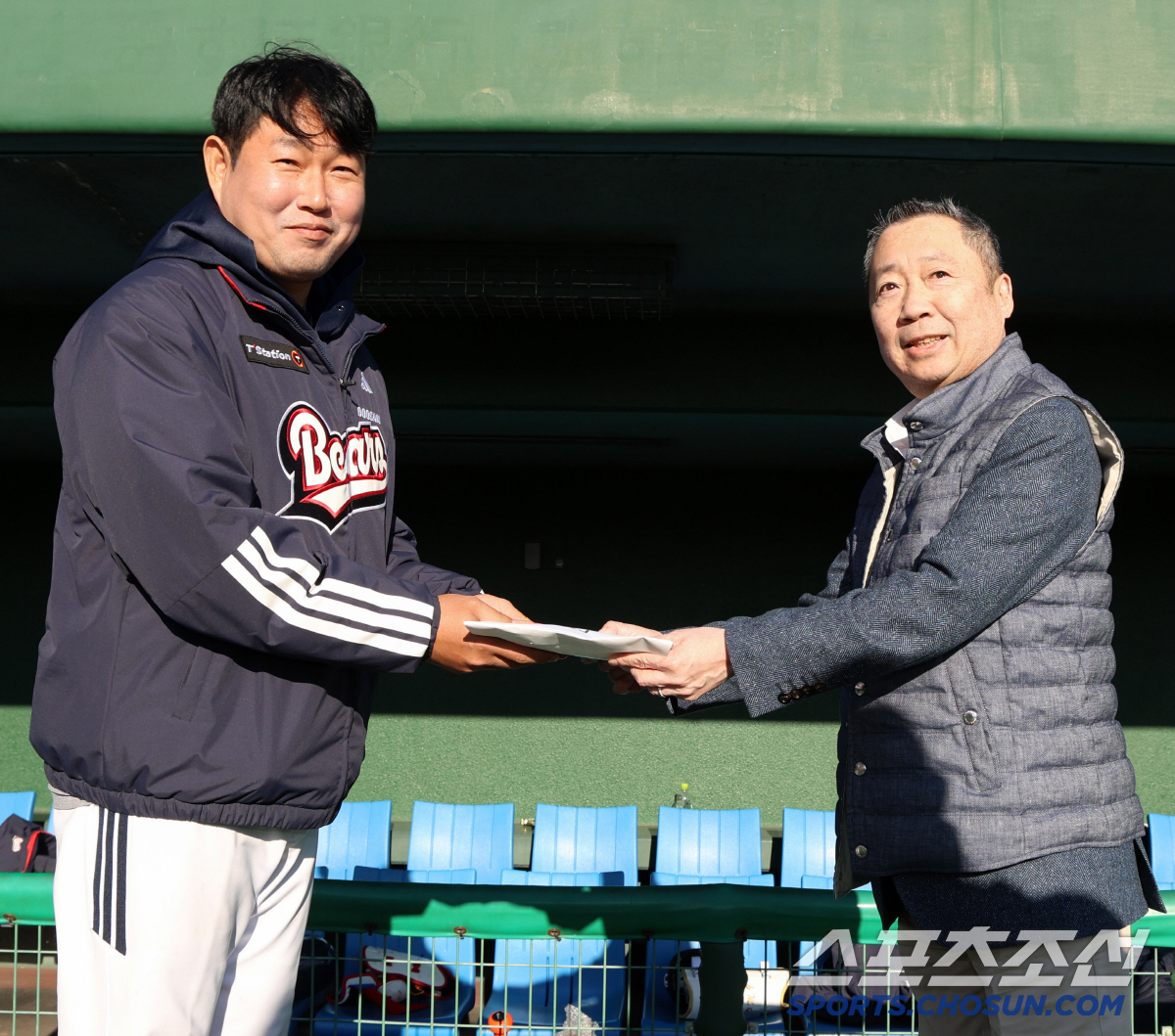미야자키 캠프 찾은 두산 베어스 박정원 구단주 '야구에 진심이네'...주…