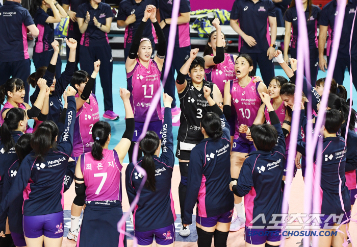 '김연경 은퇴' 흥국생명, 최다 잔여 경기 신기록 우승 확정...정관장은 또 부상 '악몽'